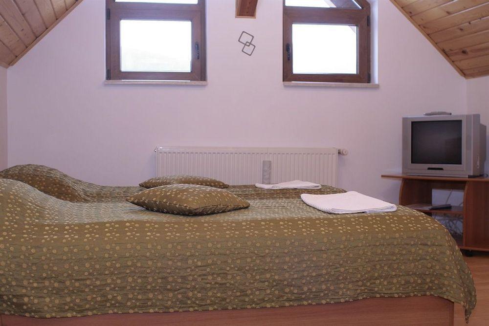 Pensión De Inchiriat Cascada 3*